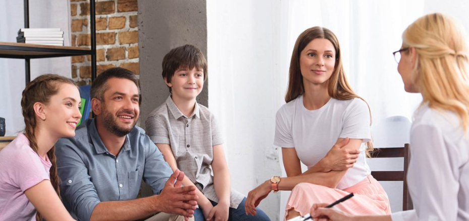 happy-family-sitting-on-therapy-session-by-female-7M4DL87-1024x684